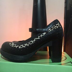 Dr Martens RARE - Leopard Mary Janes - sz 6 LIKE NEW